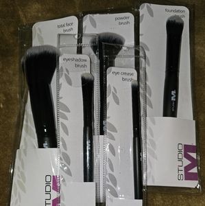 5-Piece Artificial Hair Makeup Brushes, New with Tags!